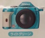 D-22 櫃 ： TAKARA 淺綠色  PENTAX K-x  賓得士 CAMERA 相機名鑑  微型吊飾 轉蛋　天富