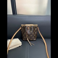 LV nano noe
老花抽繩小水桶