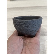 Augustfame - Black Clay Round Pot 9cm
