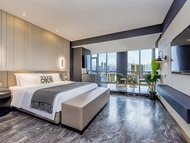 VKing High-altitude River View Hotel (Chongqing Jiefangbei Hongyadong Branch)