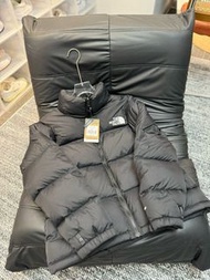 💥現貨💥經典爆款防風保暖超百搭情侶款THE NORTH FACE 1996 RETRO NUPTSE 羽絨外套 | 顏色：經典黑 | 填充：700蓬鵝絨 | 面料：DWR防潑水抗撕裂尼龍 | 尺碼：X