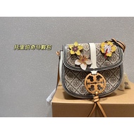 Tory Burch saddle bag (flower style)/the same style in the counter/2022 trendy new style/leather women's bag/