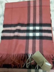 Burberry 格紋圍巾