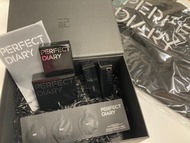 完美日記 Perfect Diary 套裝 包括唇膏x2 703 721 號色 柔霧持妝密粉餅x2 大盒+細盒 持妝粉底液試用裝x3 手持鏡x1 布袋x1 紙袋x1