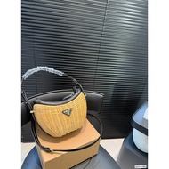 2025 Prada Prada Prada weaving is suitable for daily commuting, shopping bags, mommy bags, the whole