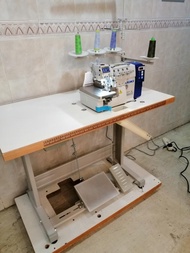 (全新) 日本品牌 "JUKI" MO-6814S  4線直驅馬達工業鈒骨車 (全台配全新車板及全新車架)