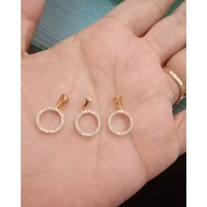 ROUND PENDANT VARIATION ZIRCON GRADE 375 8K GOLD PENDANT