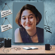 POSTER NIKE ARDILLA - FOTO NIKE ARDILA - HIASAN DINDING - POSTER DINDING - DEKORASI RUMAH - HIASAN R