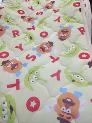 （涼感_代購賣$3xx）日本正版預訂 看圖4落單✨ 反斗奇兵 床墊 薯蛋頭 床墊 三眼仔 床墊 梳發墊 兒童遊戲墊 寵物墊 狗墊 100x200cm 單人 japan toy story bed ma