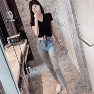 【菲儿童装旗舰店】 Pierced jeans women's high waist nine point pencil pants slim tight elastic pant破洞牛仔裤女高腰九分