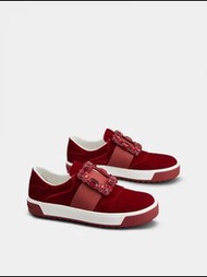 Roger Vivier Very Vivier鑽扣天鵝絨運動鞋  (紅色) Very Vivier Strass Buckle Sneakers in Velvet (Red)