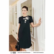 Đầm suông đen cổ tròn phối hoa 3D SIXDO (Black 3D Flower Raw Midi Dress)