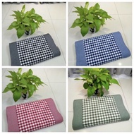 Young Rubber Pillows, High-Quality Plaid Pattern Rubber Pillows Support Neck Fatigue.