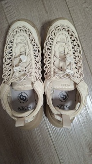 KEEN 女士編織涼鞋 米白色