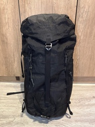 Mountain Hardwear Scrambler 25L Black 黑色多功能登山背包（2023年新版）