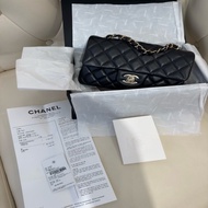 全新CHANEL黑色小羊皮菱格紋淡金扣20cm Mini COCO口蓋包A69900