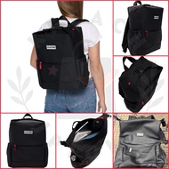 🇬🇧英國好物推介【☔️Hunter-Top Clip Backpack防水扣夾背囊】主打簡約英倫風設計，結合日常實用性同防潑水功能🌧️適合返工、返學、短途旅行或日常外出使用！現時可於當地用特惠價代購直