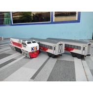 Miniature set of wooden locomotive cc203 with 2 carriages