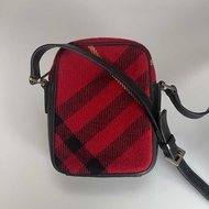 BURBERRY 紅絨毛格紋手機包