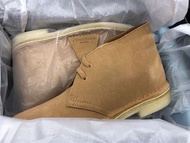 （Price reduced) Clarks Desert Boot
