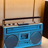 出售Victor 手提錄音機一部，型號RC-555，收音機正常接收靈敏，有aux in,可接駁籃...