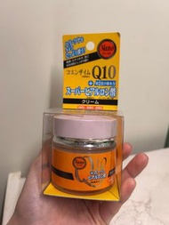 日本品牌玻尿酸保濕面霜 （日本旅行親自買返嚟 香港冇得買）納米輔酶Q10+超級玻尿酸保濕面霜，容量為50g，主打納米化輔酶Q10和玻尿酸成分，具備保濕、改善肌膚乾燥粗糙的功效，屬於弱酸性、無香料無著色