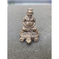 LUANG PHOR KEY 古曼童坐龟🐢 GUMANTHONG SEAT TURTLE WITH KRING WAT SILAMYONG BE:2555 THAILAND AMULET