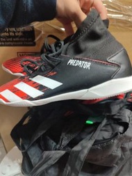 Adidas 足球鞋