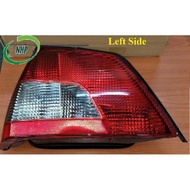 Lampu belakang proton waja.