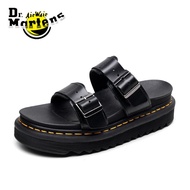《323》Dr.marten Myles Beando หนังหัวเข็มขัดสไลด์รองเท้าแตะหนังแท้สตรีแพลตฟอร์มรองเท้าแตะผู้ชาย