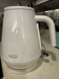 DeLonghi 白色電熱水壺