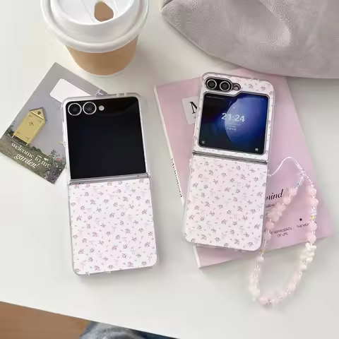 Sweet Pink Bow Floral Pattern Case with Bear Bracelet Chain for Samsung Galaxy Z Flip8 Z Flip7 Z Fli