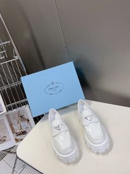 Prada 白色厚底樂福鞋