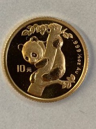 1996年1/10安士中國熊貓金幣！成色99.9％！重量8分3厘！3.13克！由於2016年起單位由安士轉化成克，所以以後再沒有安士二字在熊貓金幣出現！變成2016年前的熊貓金幣更有收藏價值！（保證真