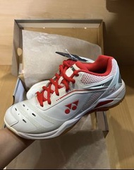 全新YONEX SHB65ZLEX (WHITE/HIGH RED) 24.5cm