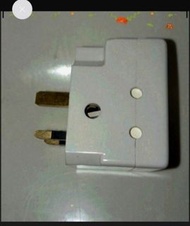 CLIPSAL  13amp     直腳轉圓腳   保險絲  3直腳 插蘇 fused socket 轉換器 轉接器 插蘇 插頭 全新 未用過
