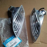 One side of vespa Lx125/150 zin front turn signal
