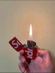 【全新】Supreme x zippo 聯名款 實用煤油打火機 紅色
