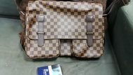 Lv Louis Vuitton 可以斜孭可以手挽書包