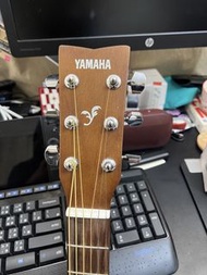 YAMAHA ACOUSTIC GUITAR