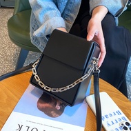 กระเป๋าสี่เหลี่ยมเล็กหนังวัวโซ่แฟชั่นสำหรับผู้หญิง กระเป๋าสูทสะพายข้างขนาดเล็กแบบ Mini Cigarette Box