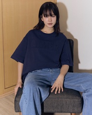 AIMER - Embossed Logo T-Shirt เสื้อยืดโอเวอร์ไซส์ ลายปั๊มนูน
