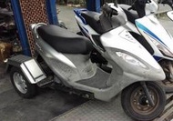售：光陽KYMCO V2 125三輪車、殘障輔助輪機車、 殘障車.後兩輪有倒車  整車消耗品已經整理完畢!  除了外表有