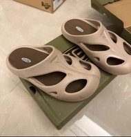 ✨現貨｜Keen Shanti 男女休閒防滑拖鞋 棕色