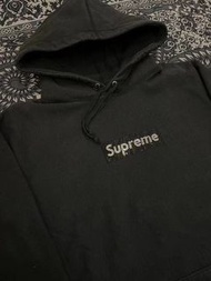 Supreme 施華洛世奇帽踢