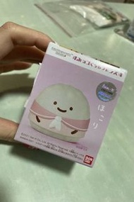 角落生物校服灰塵