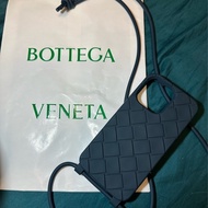 BOTTEGA VENETA IPhone13 PRO可揹式矽膠手機殼