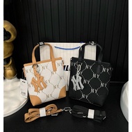 Handbag + Cross Strap size 18 Vertical form For Men And Women Can Use log0 Key Chain full Color