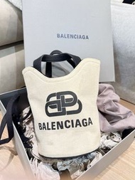 Balenciaga Wheel Bucket XS 米白帆布水桶包 I BB Logo | 可手提可斜孭|附原裝盒