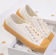 KIM&CO. Biscuit(KF005W) รองเท้าผ้าใบกันน้ำแฟชั่นผู้หญิง มินิมอล พื้นนุ่มใส่สบายไม่เมื่อยเท้า บิดงอได